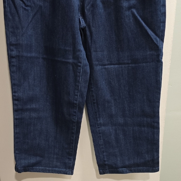 Izod Dark Wash Denim Capris Woman's size 4 - Picture 3 of 13